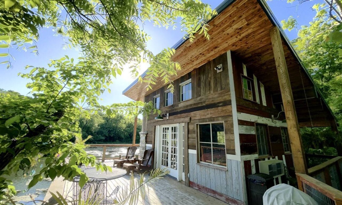 Excelsior Springs Cabin | Light-Filled Lakeside Cabin with Private 15-Acre Spring-Fed Lake Near Downtown Excelsior Springs, Missouri