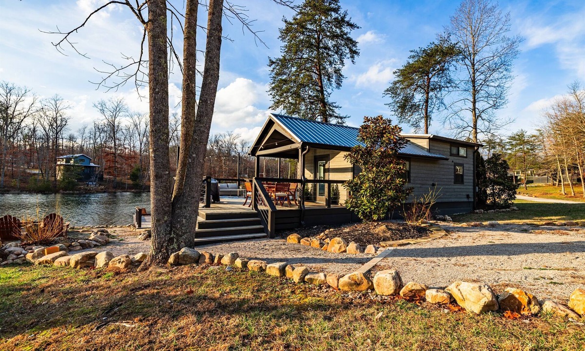 Tracy City Cabin | Lillypad Cove at The Retreat at Water's Edge