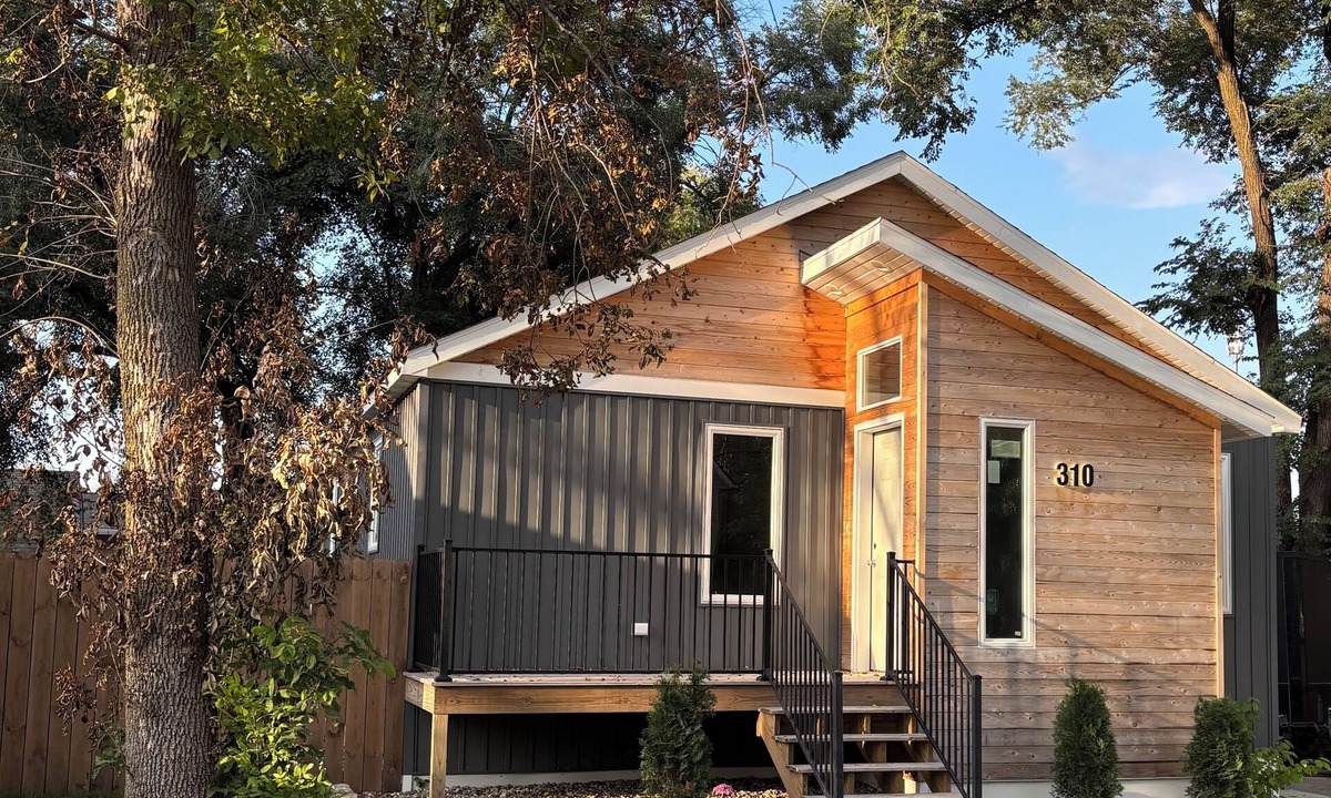 Faribault House | LindHaven-Modern Retreat-3BR with Hot Tub + Sauna + Arcades, 2 mi to Shattuck