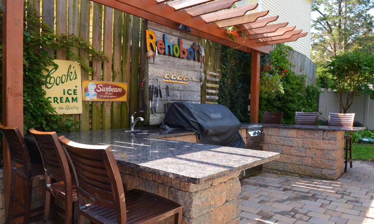 The Pines House | Linens Supplied Downtown Rehoboth Beach House Porch Parking Clean