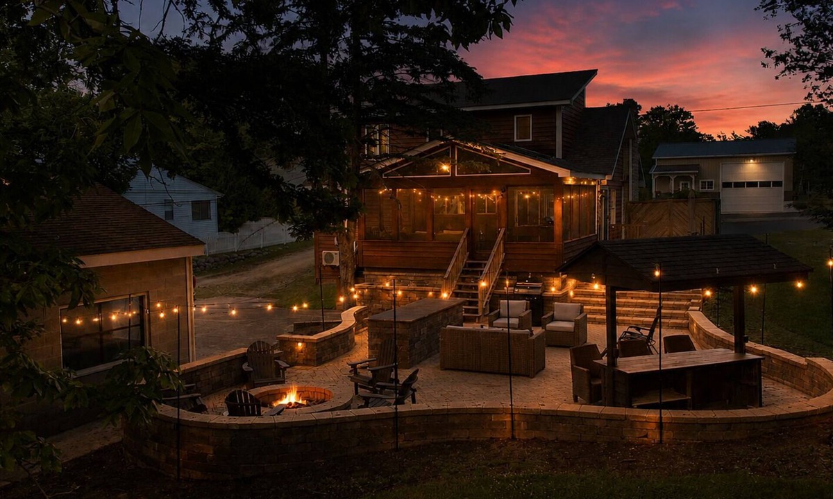 Zenda House | Linn Lodge | Fire Pit, 5+ Night Stays Include Golf Cart | Sleeps 10