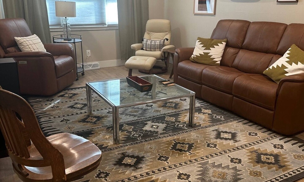 Manhattan House | Little Apple Abode - within walking distance to Bill Family Snyder Stadium