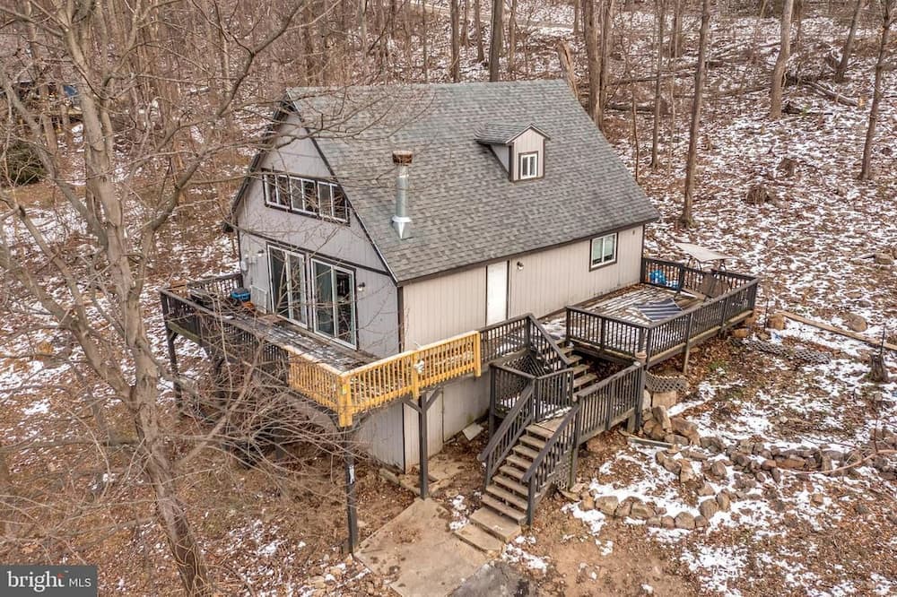 Ridgeway Cabin | Lofted Quaint Cabin with BBQ and Mountain Views in West Virginia