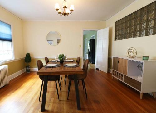 Princeton Apartment | Lofty Elegant Home Downtown Princeton 3BR