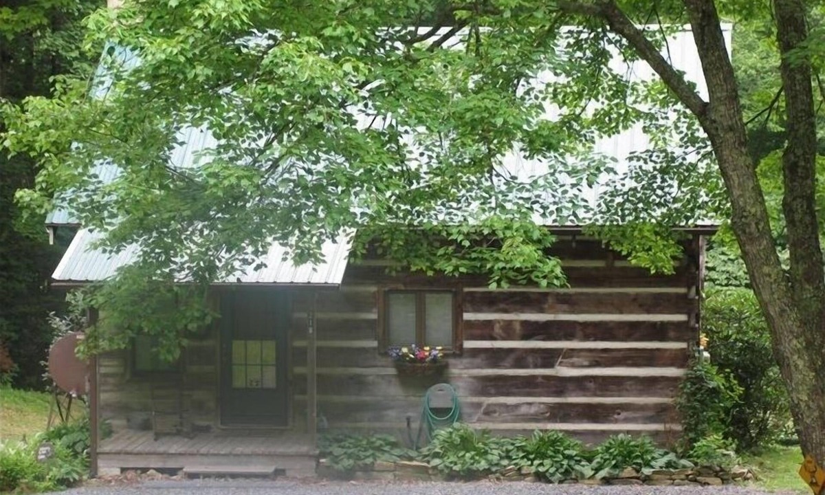 Sugar Grove Cabin | Log Cabin - Best 3 Bdrm Value - Close to Boone & ASU - Free Night for every 3