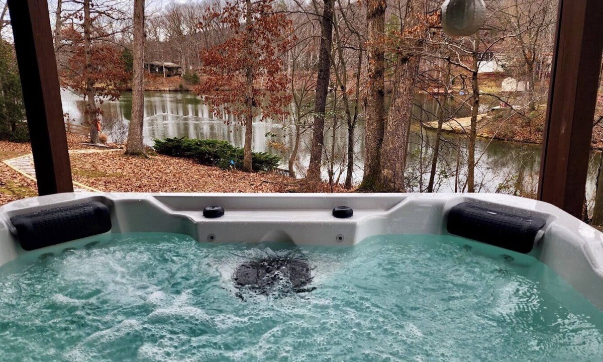 Kabletown Cabin | Log Cabin w/Hot Tub & Waterfront Patio!