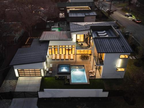 Riverside Villa | Lone Star Lookout by Lux Tiny Resorts
