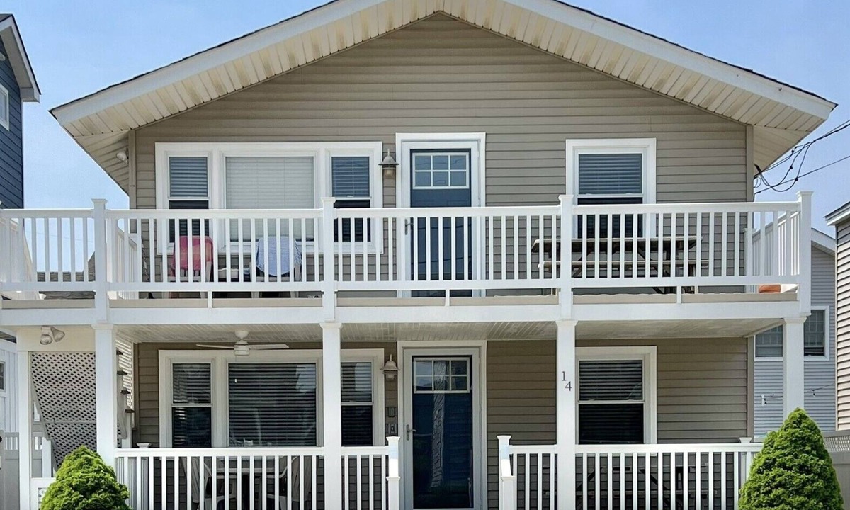 Beach Haven Gardens House | LOOKING FOR NEWLY RENOVATED OCEANSIDE HOUSE?