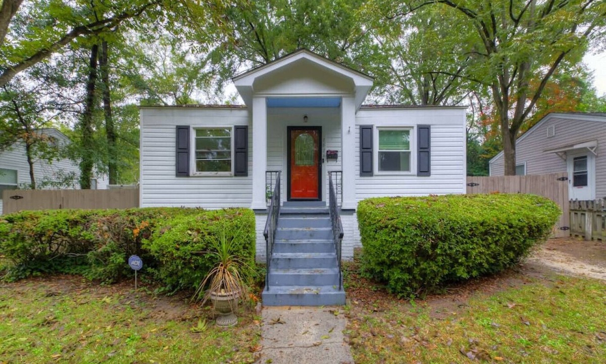 Earlewood House | Lounge On Lincoln | Pet Friendly | 3BR Sleeps 6