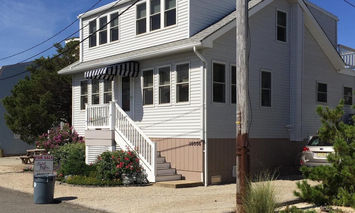Beach Haven Park House | Lovely 3 bedroom 2.5 bath Beach Cottage Close To Bay And Beach