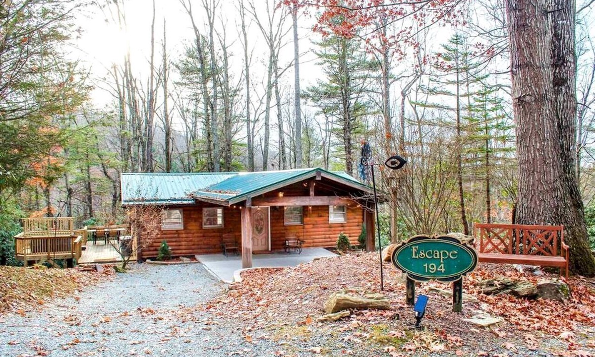 Boone Cabin | Lovely Cabin with Hot Tub Surrounded by Trees for a Peaceful Getaway in Nature in Boone, North Carolina