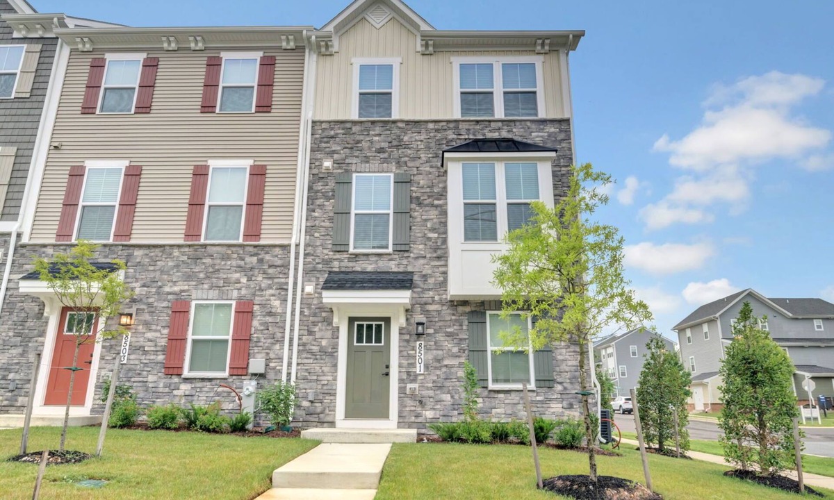 Glenarden House | Lovely, newly-built, 4-bedroom townhome & 2-car garage in Lanham