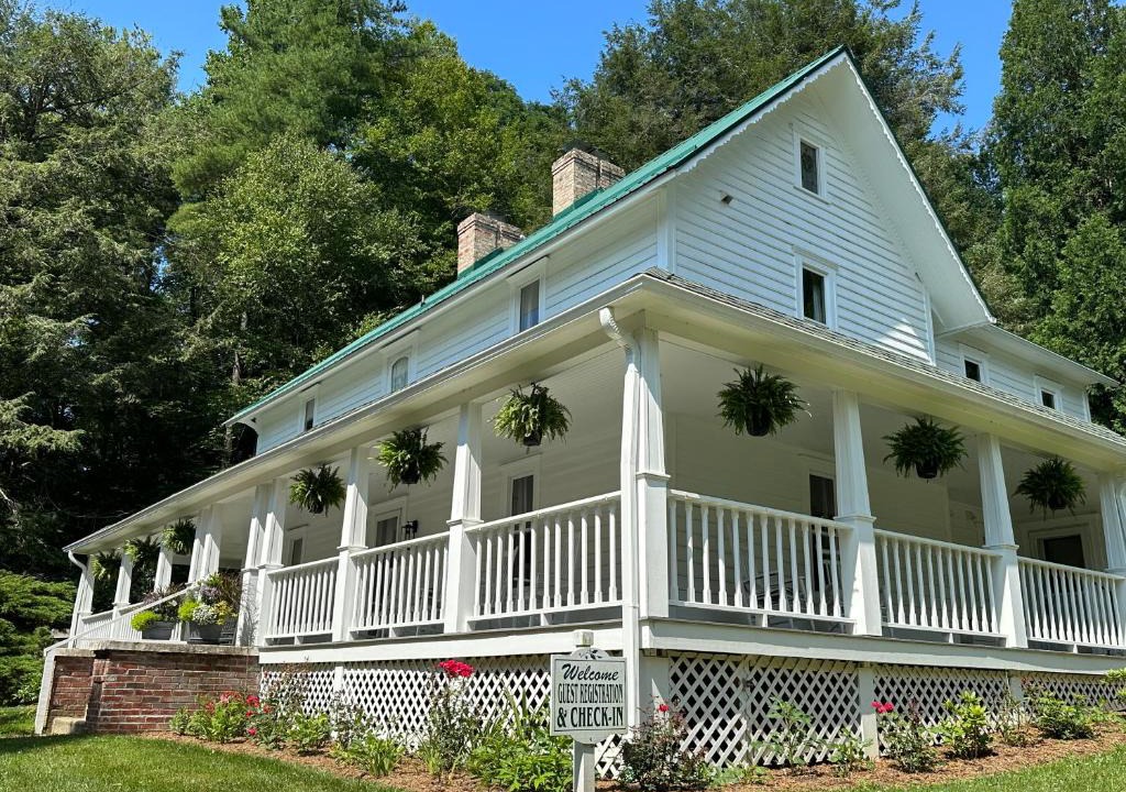 Boone Bed & Breakfast | Lovill House Inn