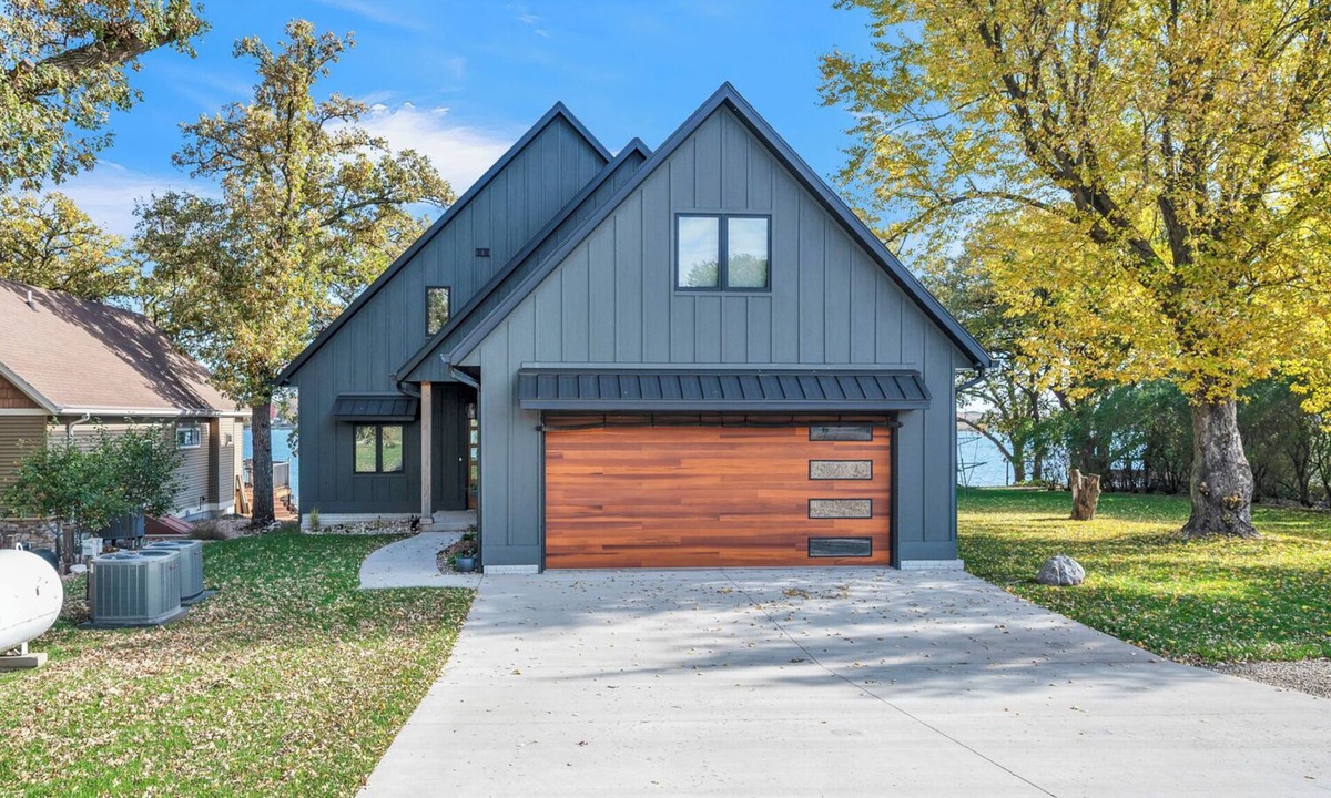 West Okoboji House | Lower Gar Family Fun- Private Dock, 6 bedrooms, Close to boat Ramp