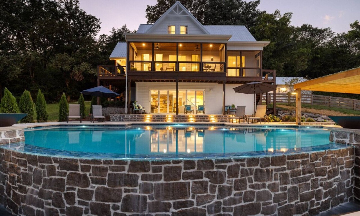 Unionville House | Lucky 13 Farms - Secluded Estate w/Heated Infinity Pool