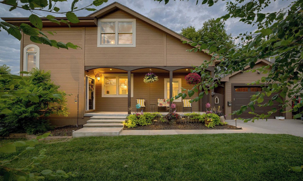 Dahlman House | Lux Little Italy -3 Adj King Beds/3 bath/2 decks