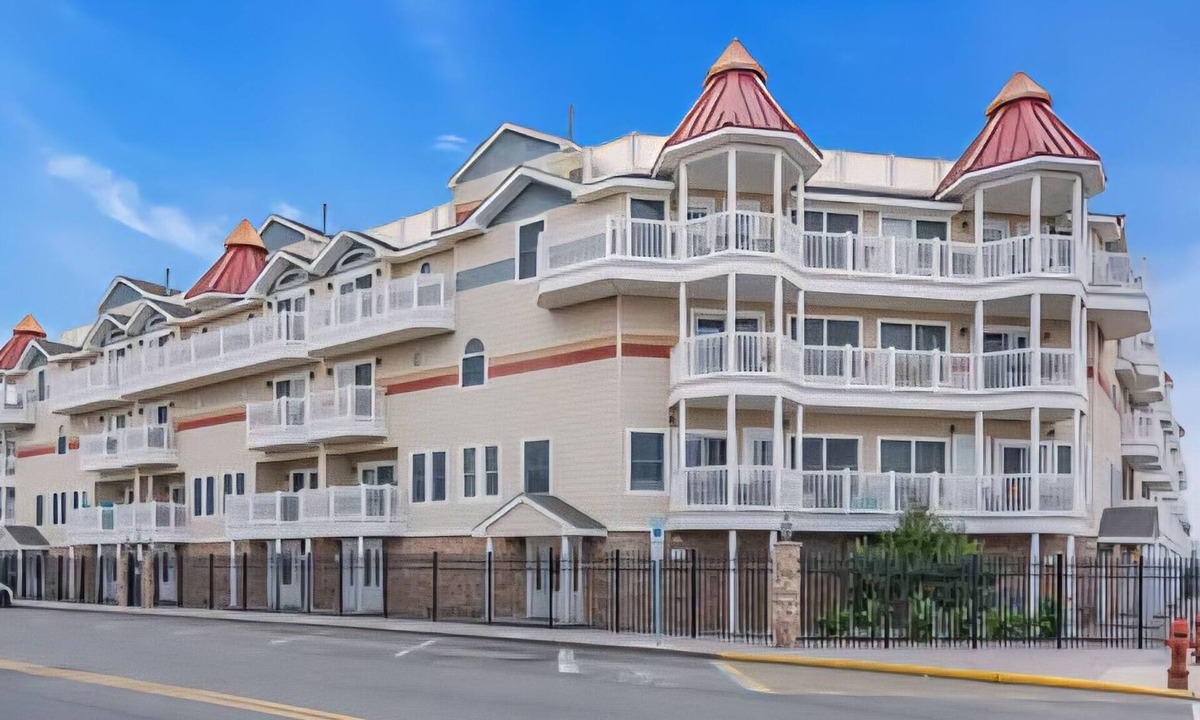 Seaside Heights Condo | Lux Ocean Front Pet Friendly 5BD/6BA w/POOL STEPS to the boardwalk and ELEVATOR!