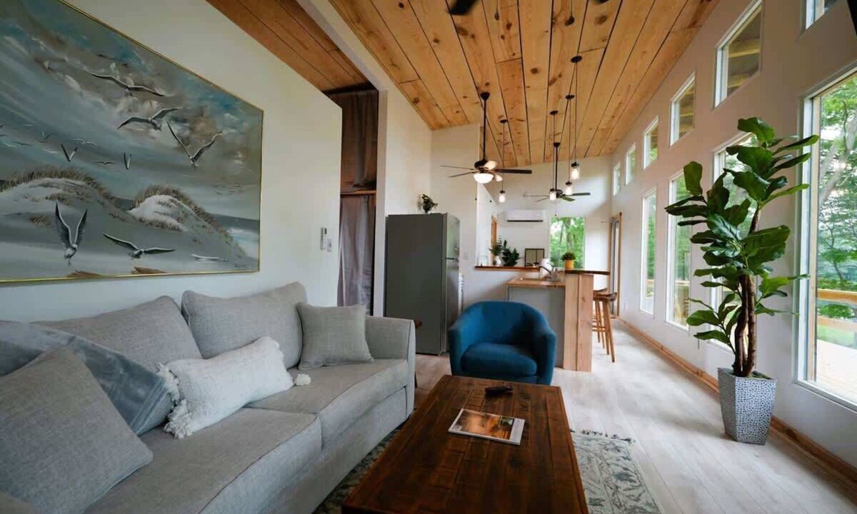 Locustville Cottage | Luxe 2BR Cabin with Deck and Creek View - Working Farm