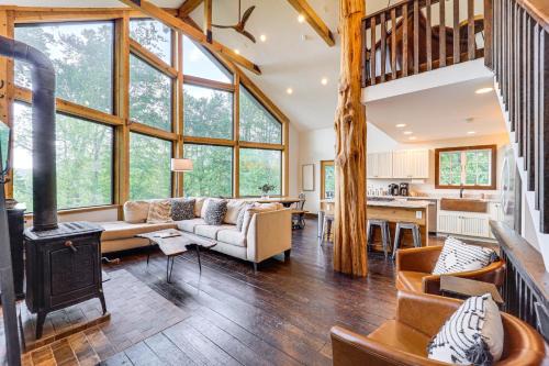 Warrensville House | Luxe Appalachian Mountain Cabin w/Hot Tub, Views