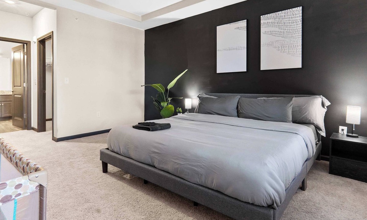 North Raleigh Apartment | Luxe King 3 Bedroom Suite in North Raleigh!