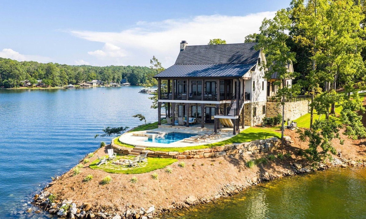 Dadeville House | Luxe Lake Martin Home Pool/Hot Tub Boat Dock