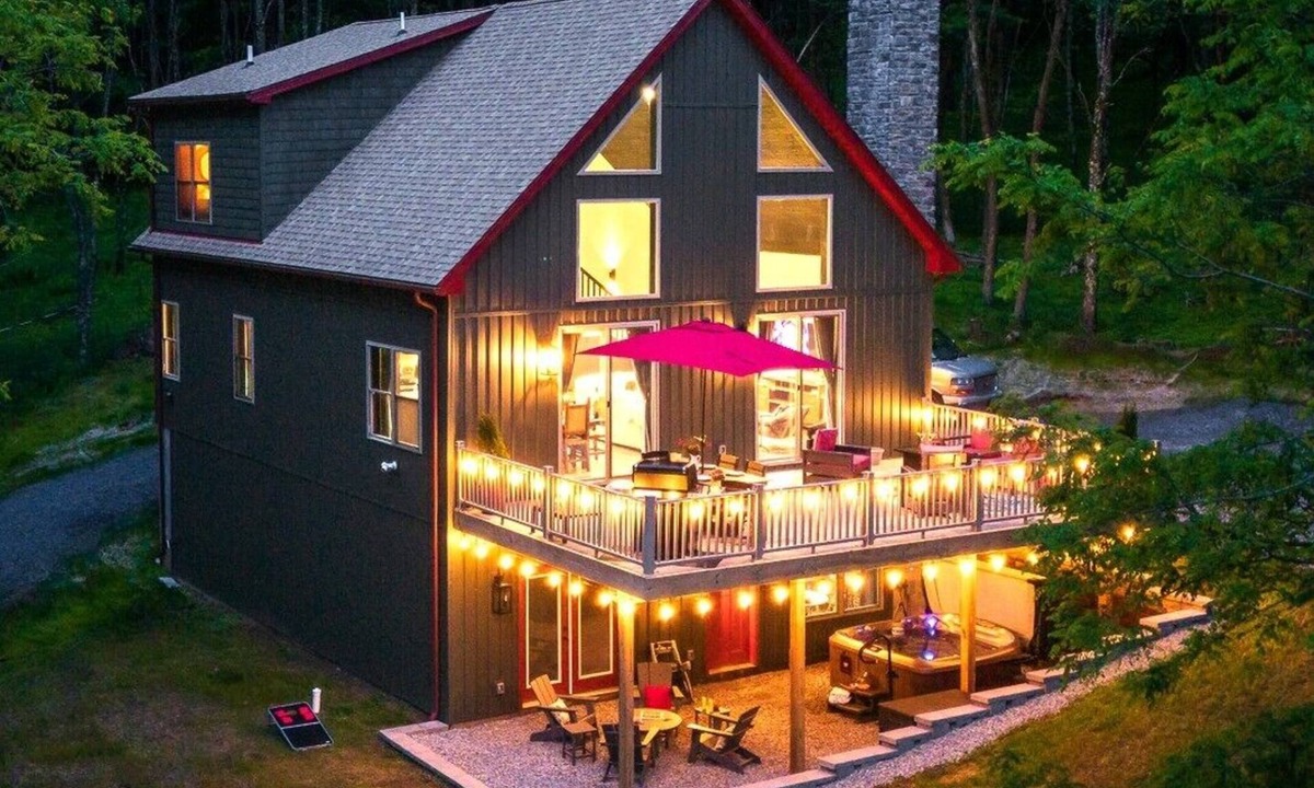 Alpine Lake Cabin | Luxe Lodge Hot Tub Arcade Game Rm, Outdoor Movies, Dogs OK, Resort w/Indoor Pool