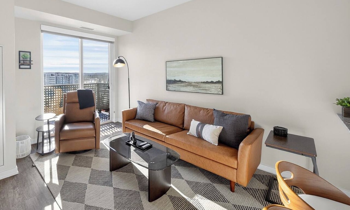 Downtown Apartment | Luxury 1 BR I Walk to Mayo Skyway I Pets I Parking