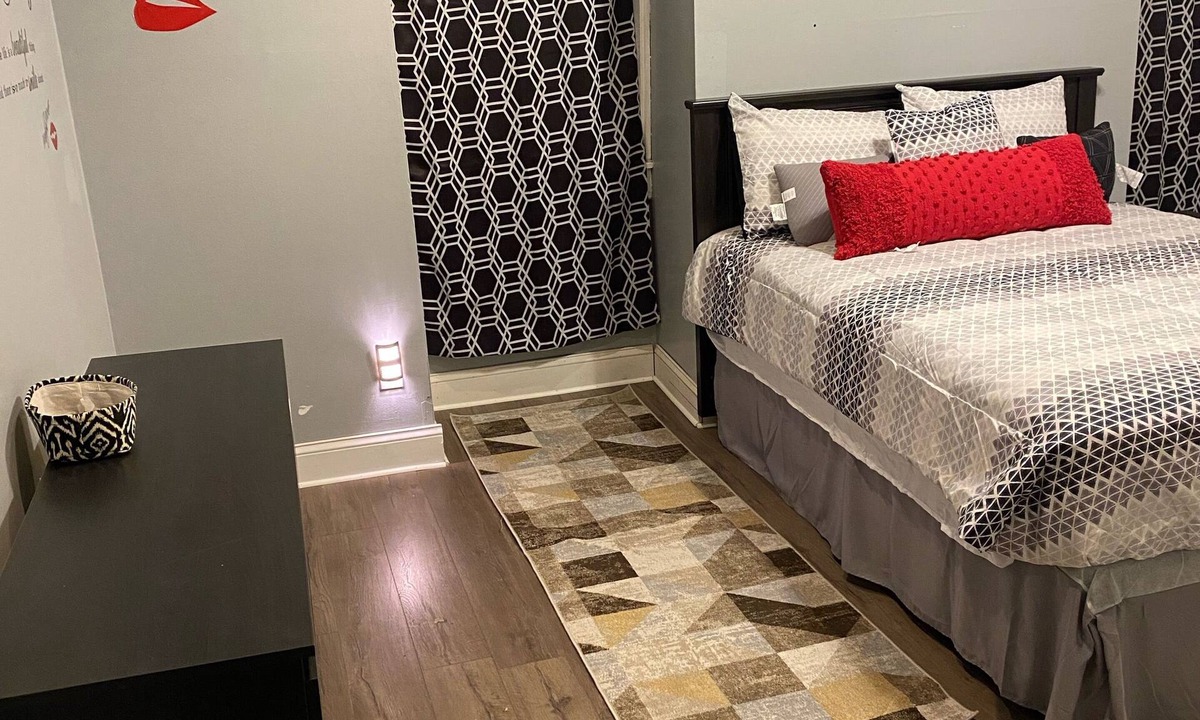 Downtown Wilmington Apartment | Luxury 2 bdr 3rd floor apartment