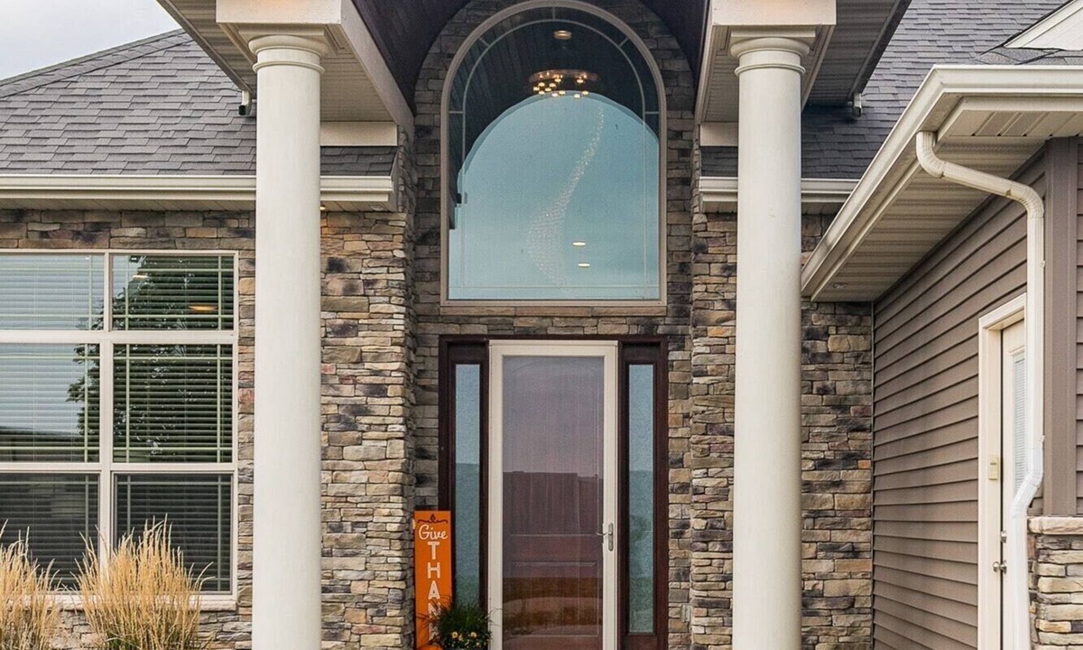 Cedar Rapids House | Luxury 3-Bed VRBO in Cedar Rapids, IA! Sleeps 10. Book Now!