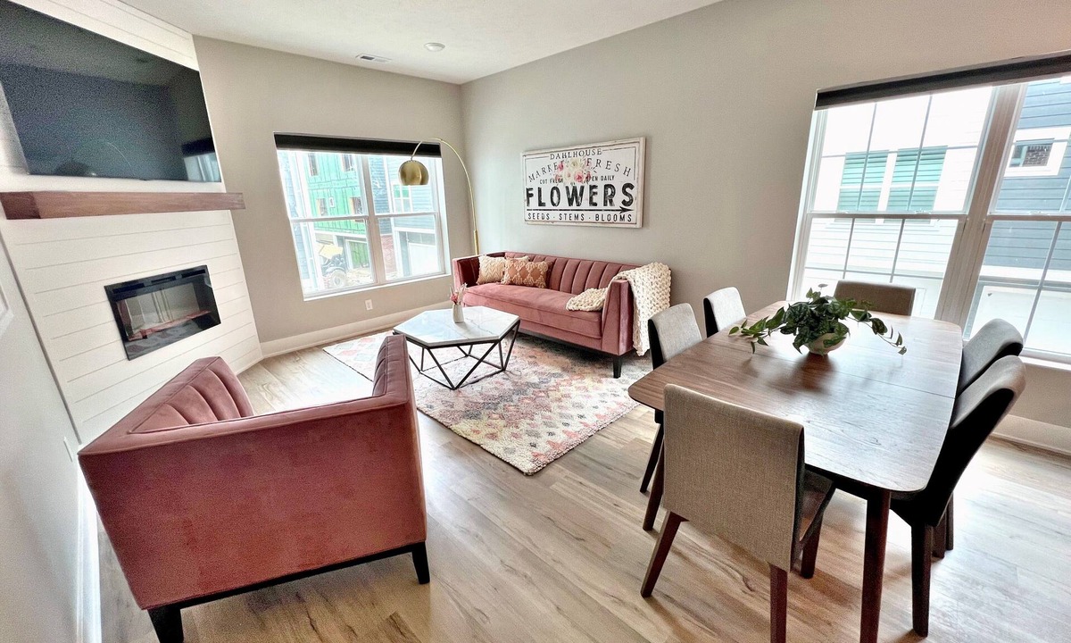 Dahlman House | Luxury 3BR/4BA Townhome Rooftop Deck, Porch 5 Min to Downtown
