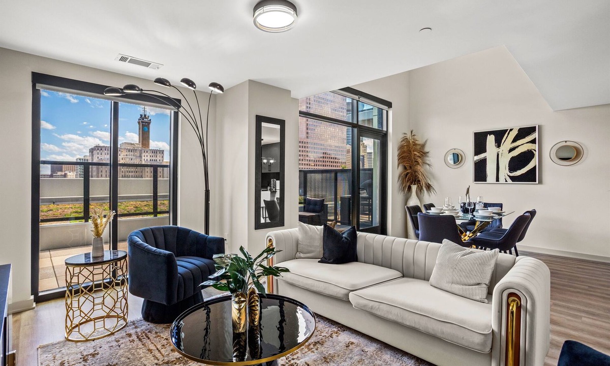 Peachtree Center House | Luxury 3BR Townhouse | Private Patio, Pool, Walk to FIFA & Downtown