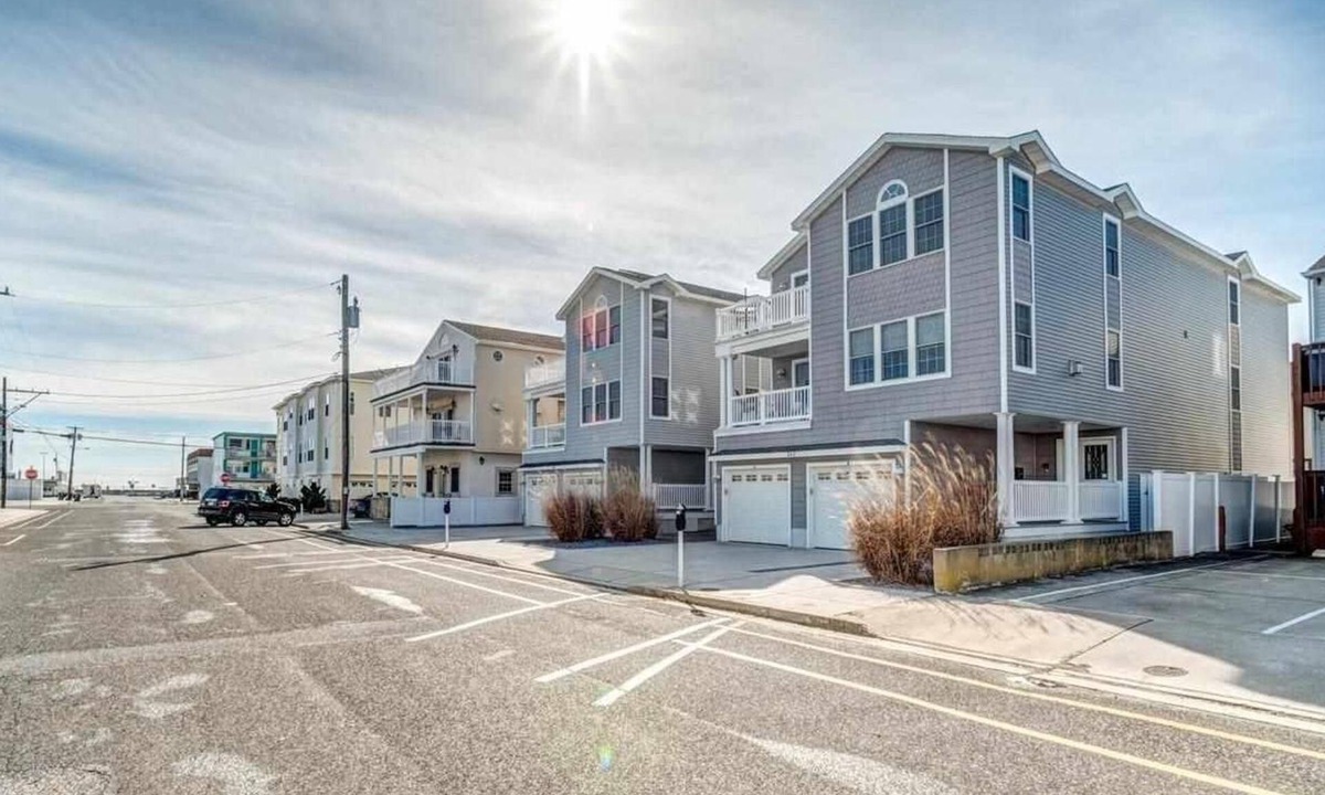 Wildwood Condo | Luxury 4 Bedroom Condo Just 1 Block from Beach, Boardwalk and Convention Center