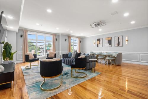 West Side Apartment | Luxury 4BR Home Near Manhattan Sleeps 12