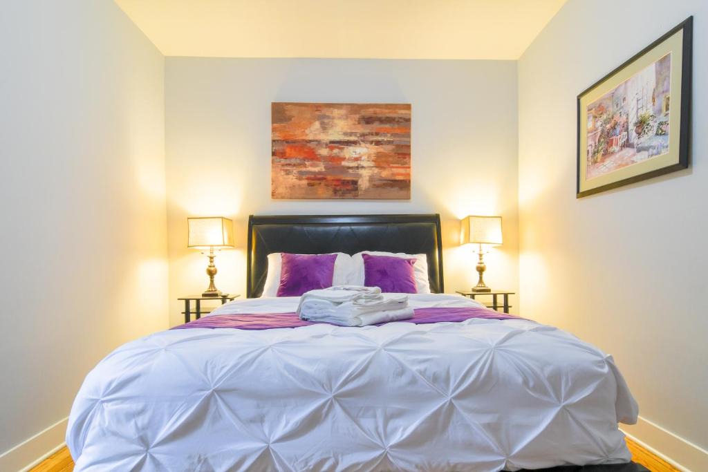 Irving Park Apartment | Luxury 4BR in Irving Park 33011