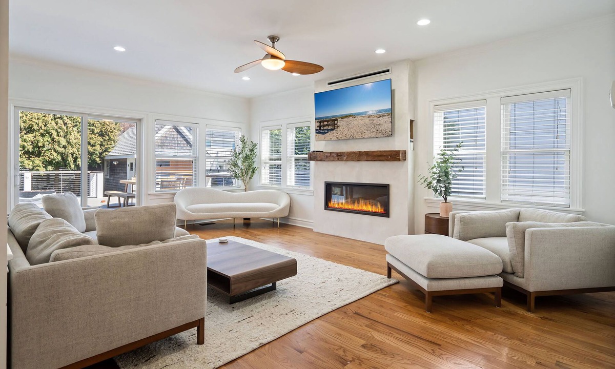 Wall House | Luxury 6-bedroom/4-bath house 8-minute walk from Belmar beach