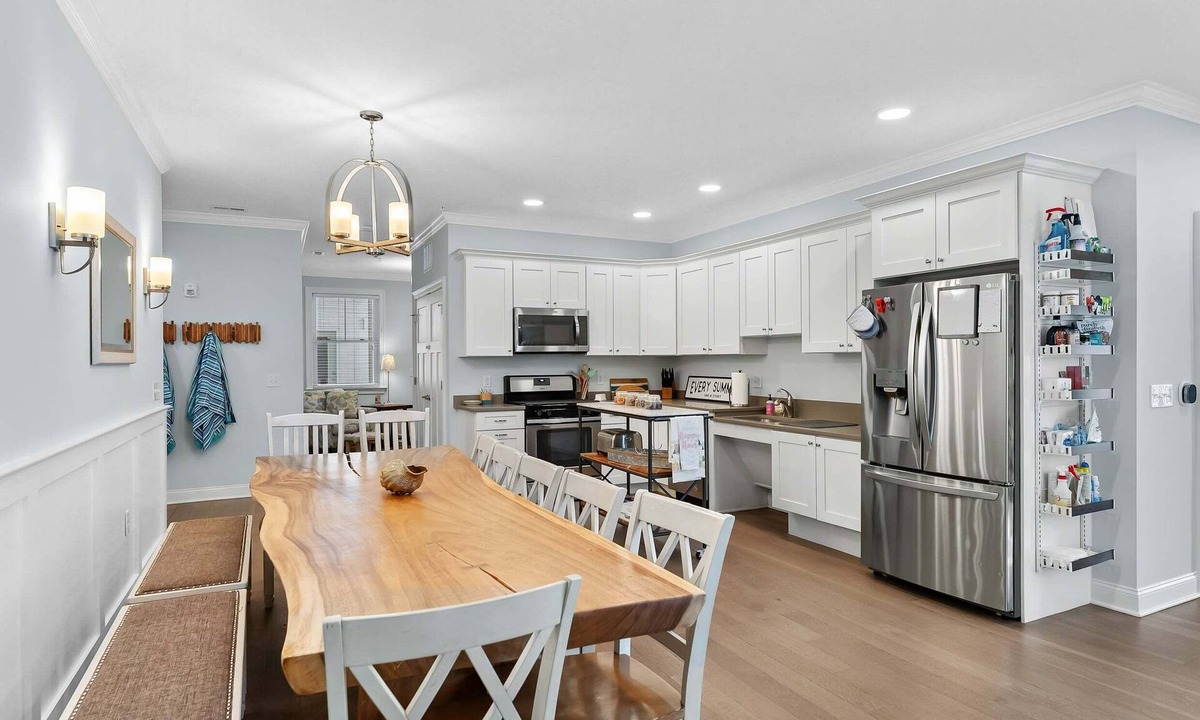 Townsend's Inlet Condo | Luxury 6BR Condo | 2 Blocks to Beach