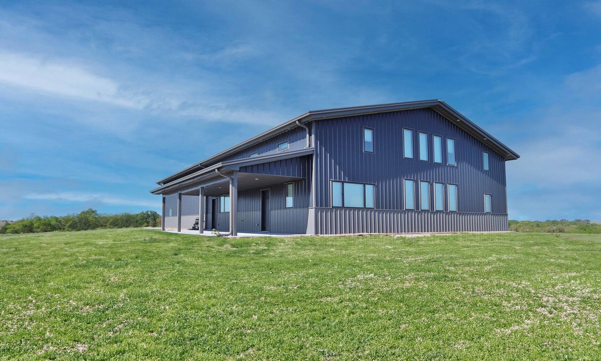 Holmesville House | Luxury Barndominium | 112 Acres, Private Pond, Trails, WiFi