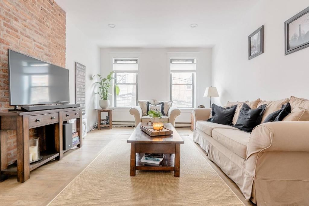 Hoboken Apartment | Luxury Couples Retreat - 15 min to NYC, PATH - Quiet & Stylish Duplex