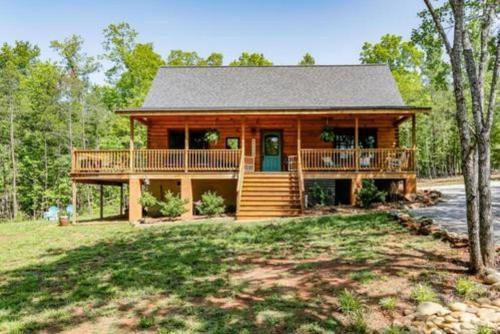 Rutherfordton Ski Chalet | luxury Dear Tryon Cabin by TIEC in Green River Highlands