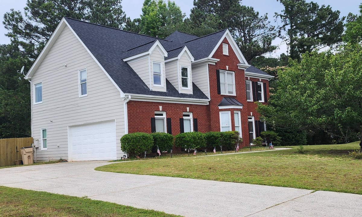 Woodstock House | Luxury Home 12 Overnight Guests, Wi-Fi for Online Worker, Theme Gold & Diamonds