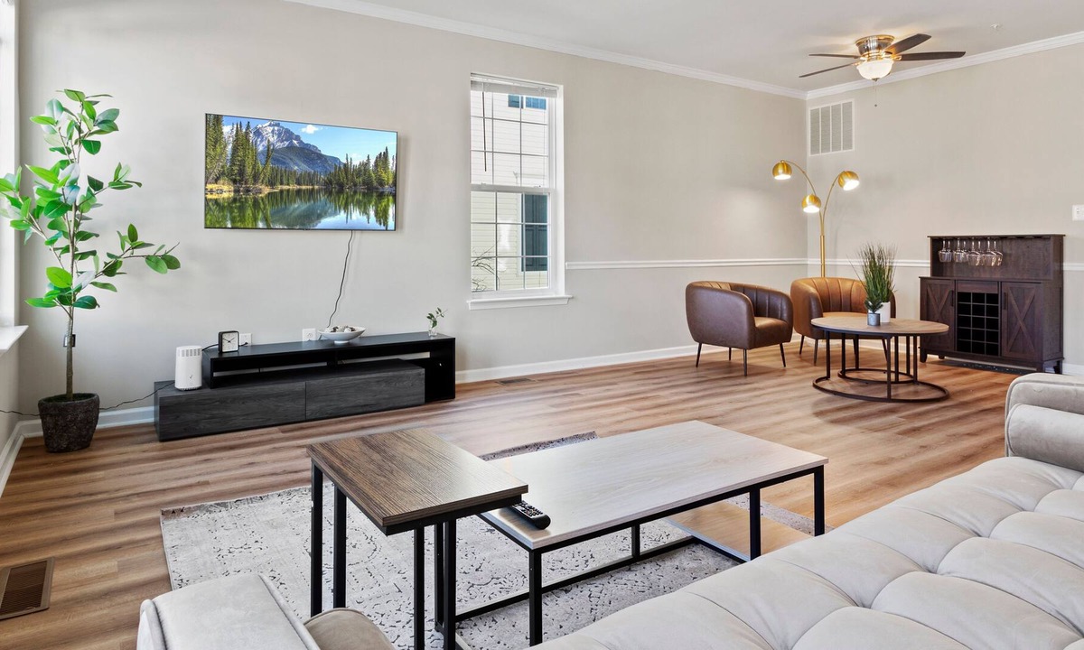 Glen Burnie House | Luxury Home in Glen Burnie w/ Movie Theater!