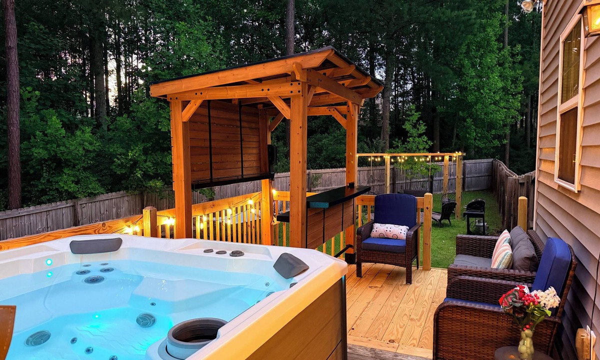 Spring Lake House | 🏡Luxury House -Relaxing Hot Tub🏝️ Fire Pit 🔥-20 Min to FT Bragg!