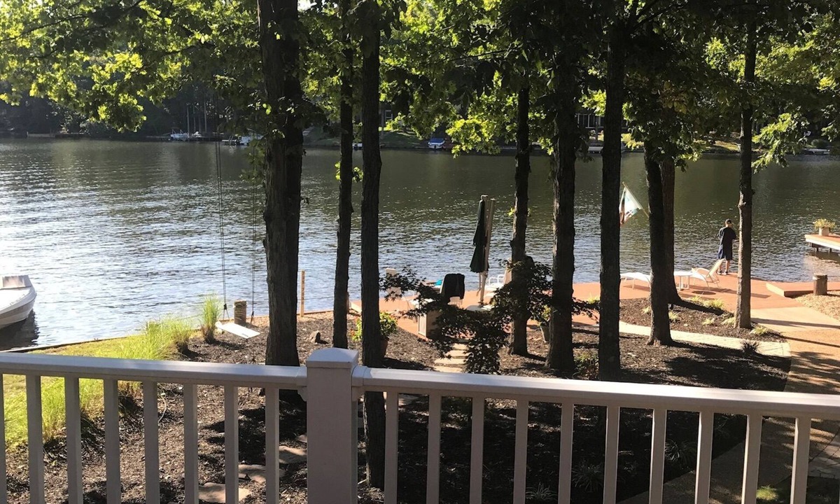 Lake of the Woods House | Luxury Lakefront Living with the Comforts of Home