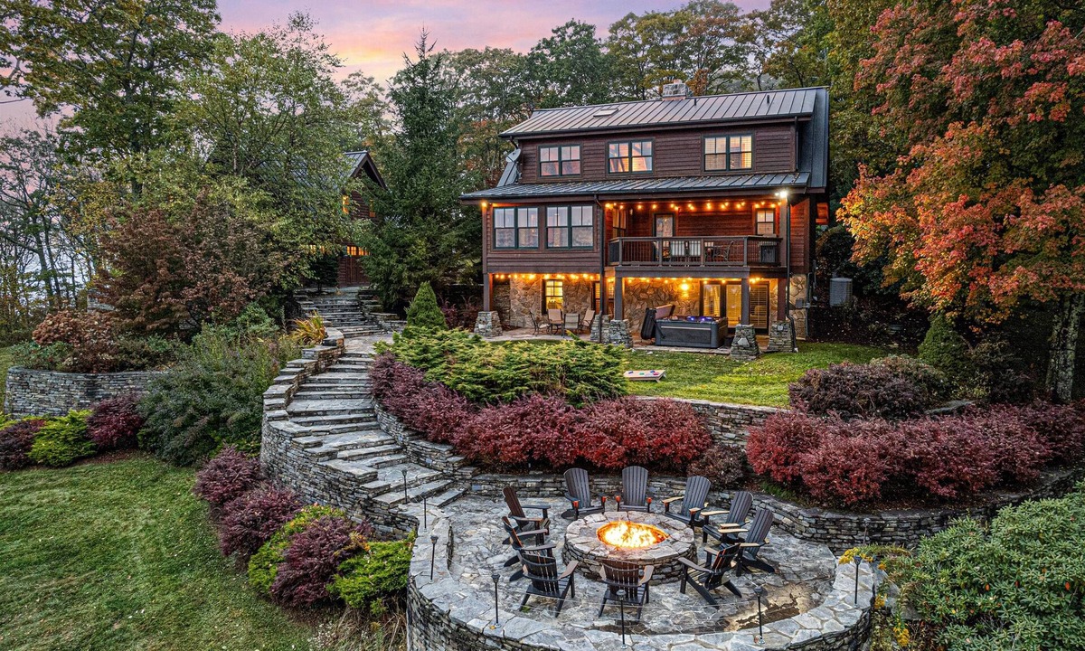 Banner Elk Cabin | Luxury Lodge | Unmatched Long Range Views, Hot Tub, Game Rm, Fire Pit