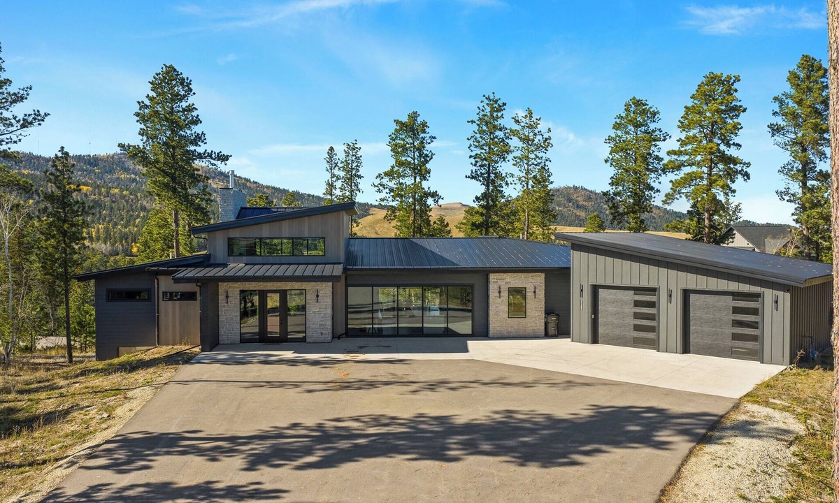 Deadwood Cabin | Luxury Mountain Oasis with Amazing View and Access to Clubhouse w/2 Pools