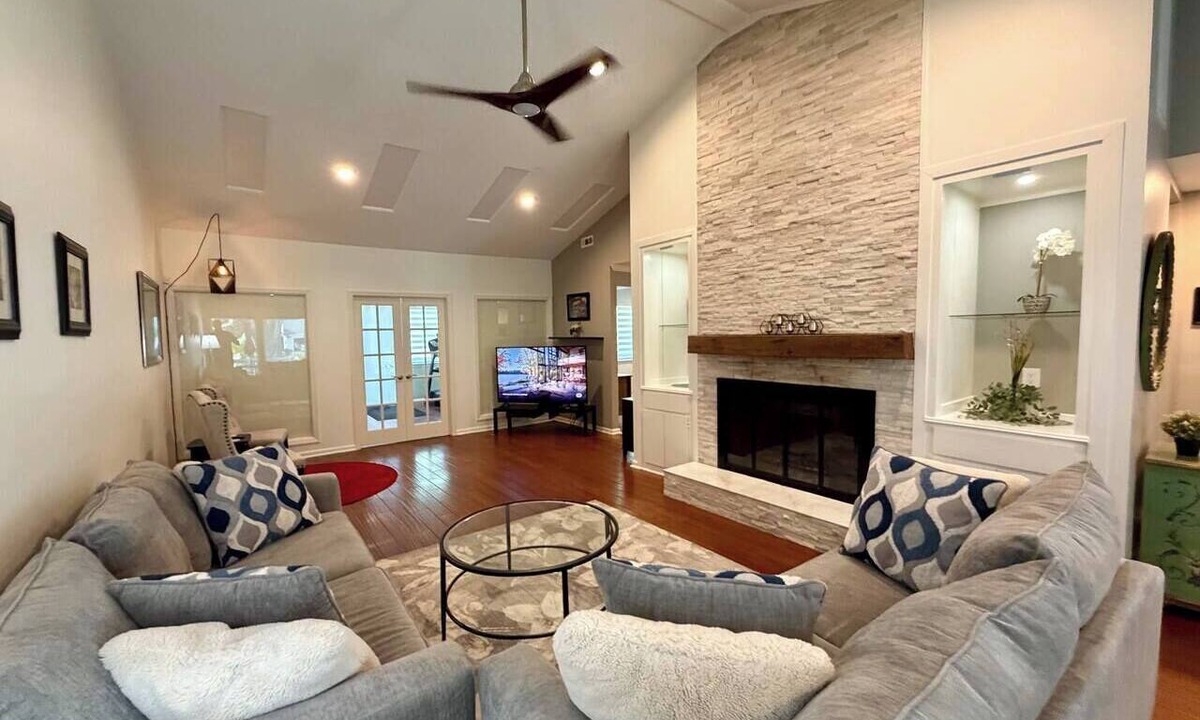 Beaufort House | Luxury Retreat | Chef’s Kitchen & Spa Bath