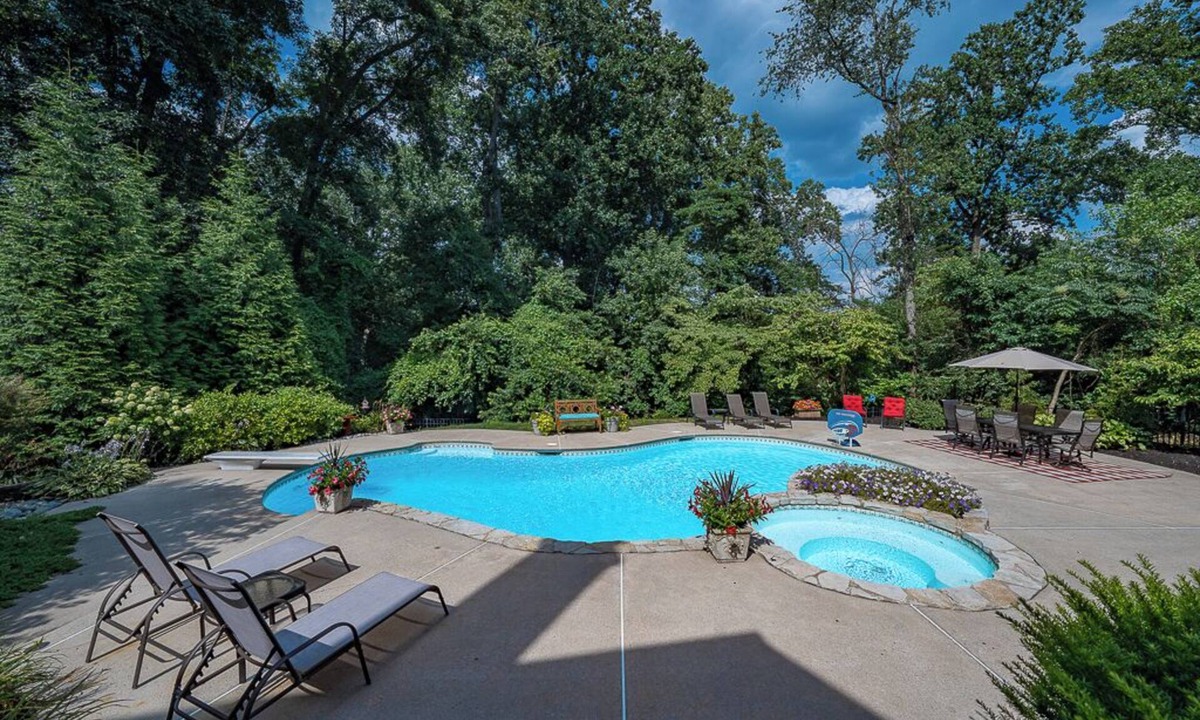 Gradyville House | Luxury Retreat Near Philly – Near Merion Golf Course with easy access to airport