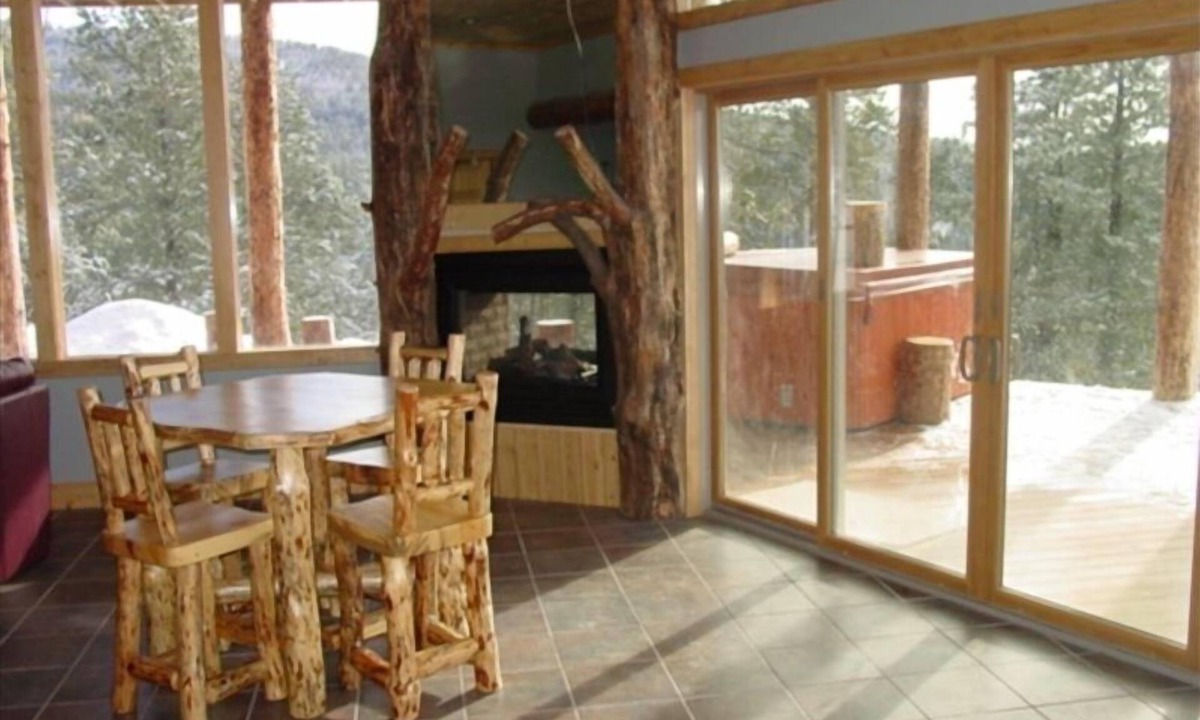 Lead Cabin | Luxury Vacation w/Hot Tub- Best Views of Black Hills- Black Hills Cabins.net