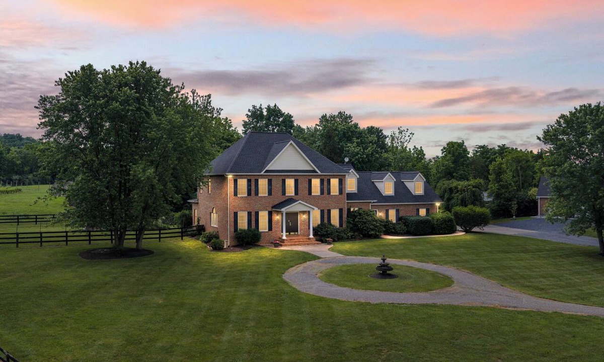 Ridgeway House | Luxury Vineyard Estate, Private Pool, Wine Country Escape, Near Winchester