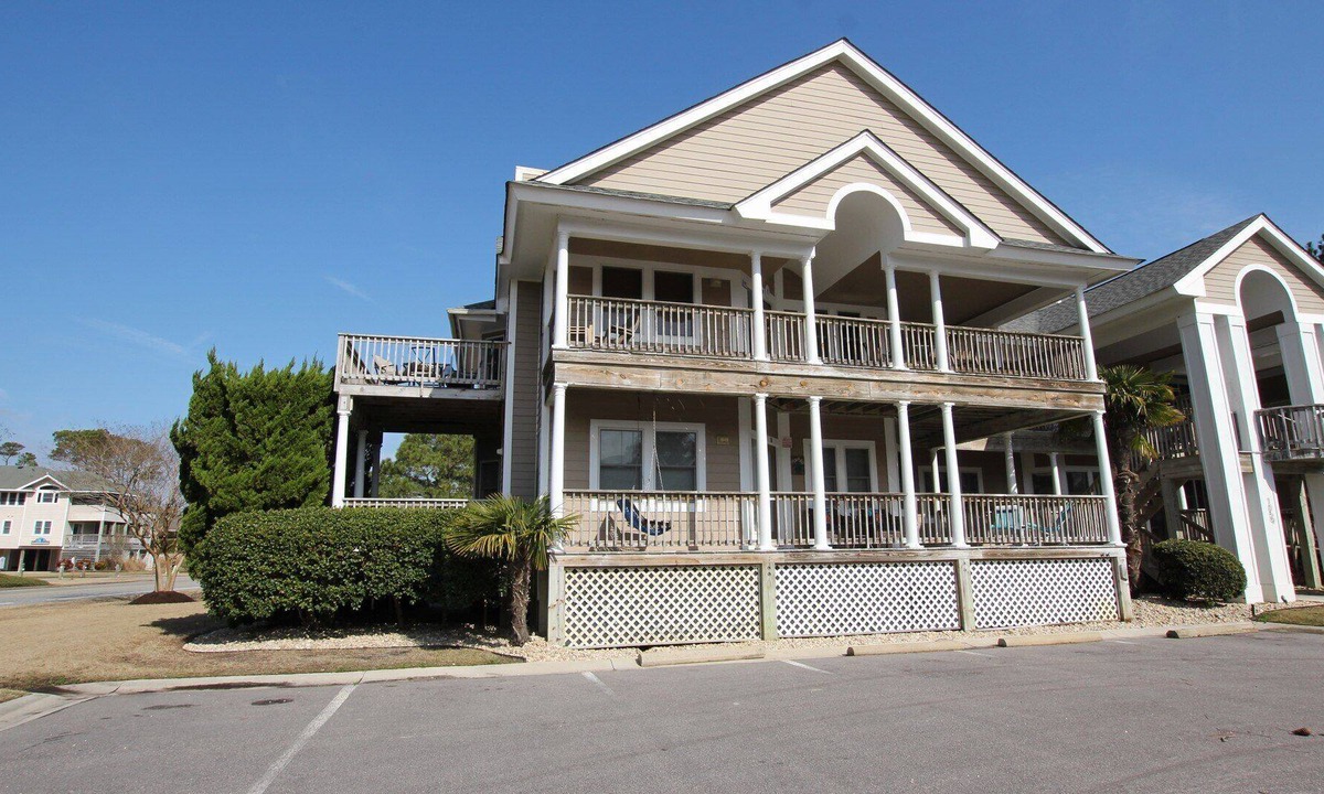 Currituck County Condo | M401, Tipsy Turtle- Oceanside, Community Amenities, Community Pools